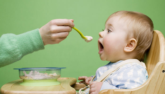 ¿Cómo alimentar correctamente a tu bebé el primer año?